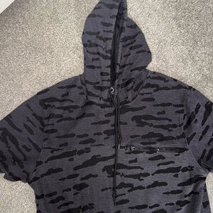 BUCKLE BRAND Men’s Nova Industries Long Body Hooded T-Shirt